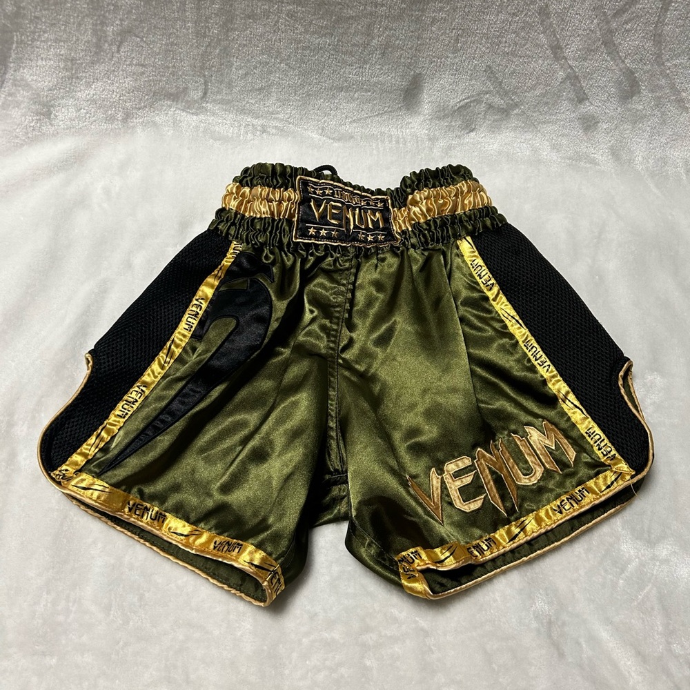 Boys venom Muaythai green gold black shorts size medium